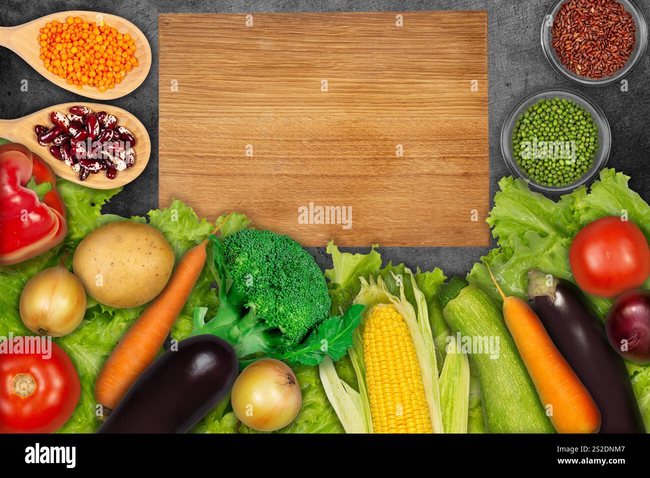 Eine bunte Auswahl an frischem Gemüse steht für das Konzept einer gesunden pflanzlichen Ernährung. Ideal zur Förderung von Ernährung und veganem Lifestyle Choi Stockfoto