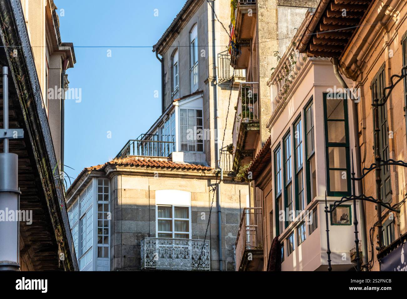 Straßenansicht der Wohnhäuser in Pontevedra, Galicien - Spanien Stockfoto