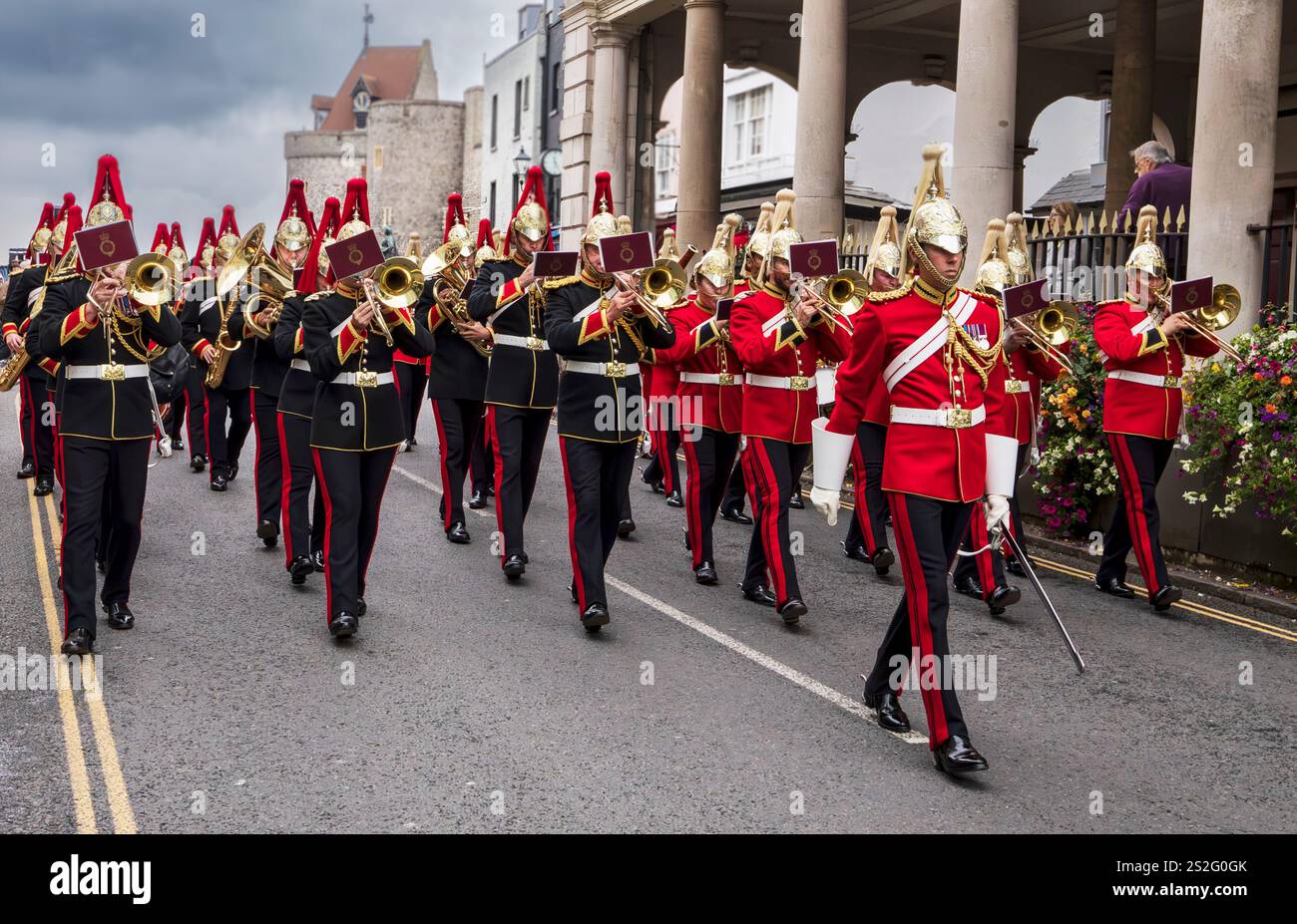 Die Marschkapelle Windsor Castle, die sich in Bildung befindet, leitet den Wechsel der „Garde“ und beinhaltet eine formelle Übergabe der Verantwortung von einer Einheit auf eine andere. Stockfoto