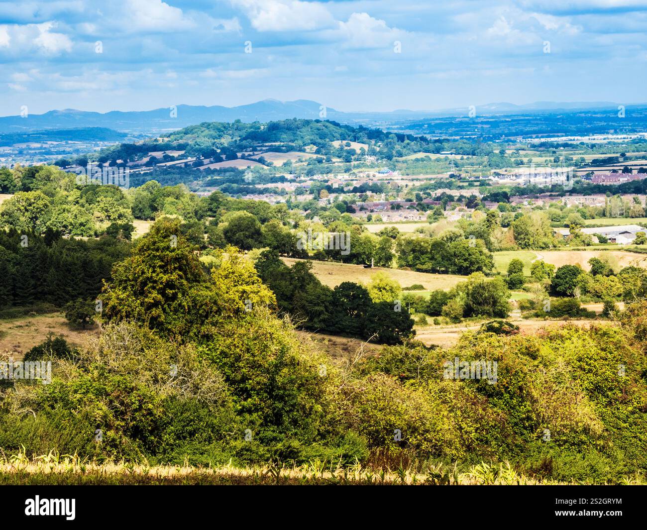 Der Blick vom Cotswold Way über Great Witcombe in der Nähe von Birdlip, Gloucestershire. Stockfoto