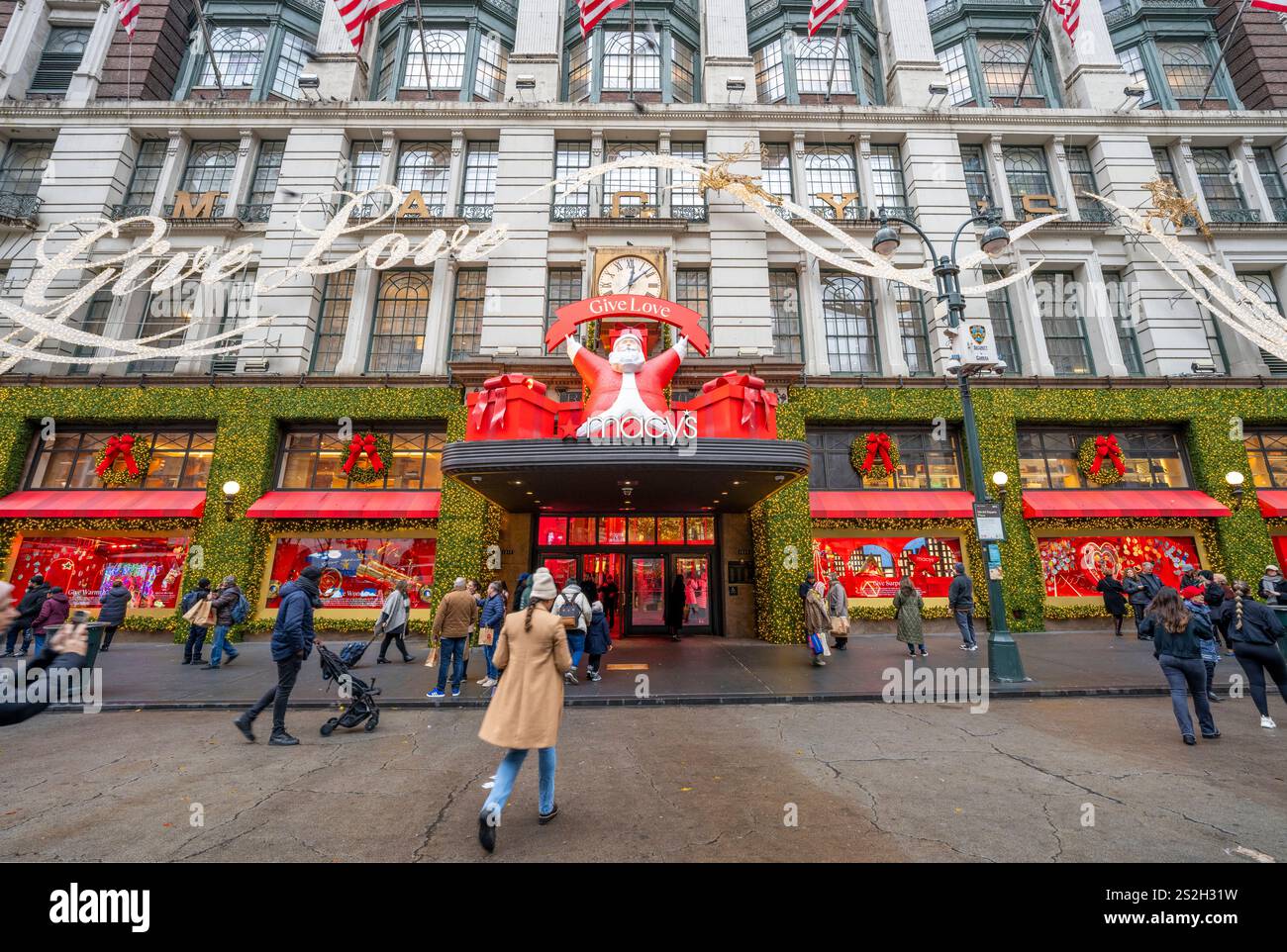 Macys am Herald Square mit Weihnachtsdekoration Manhattan, New York City New York, USA Stockfoto