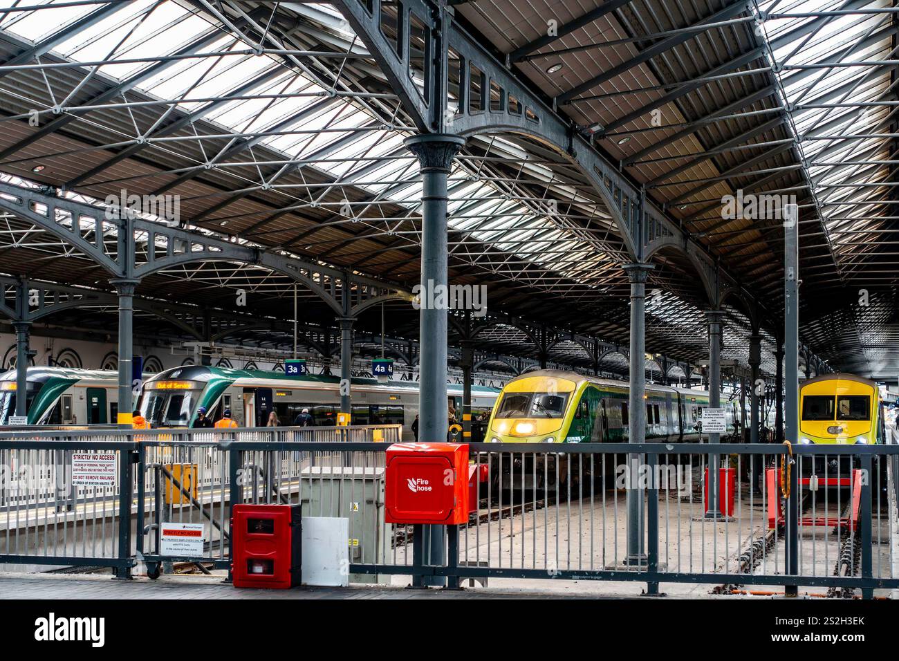 Heuston Railway Station in Dublin, Irland, ein wichtiger Verkehrsknotenpunkt, der die Hauptstadt mit dem Westen, Südwesten und Süden des Landes verbindet. Stockfoto