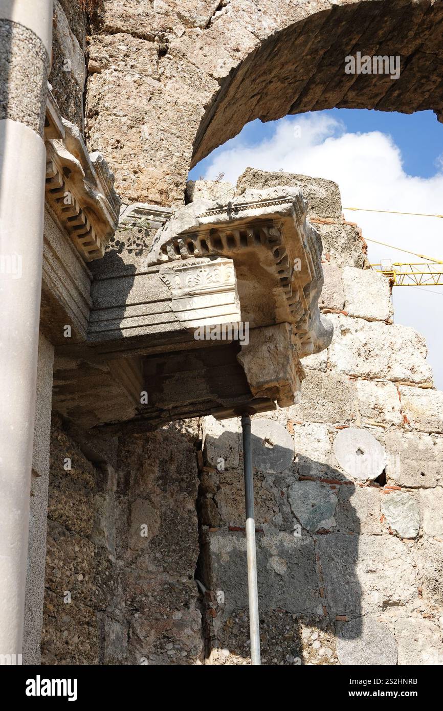 Detail des Hadrians Gate, Side, Antalya, Türkei Stockfoto