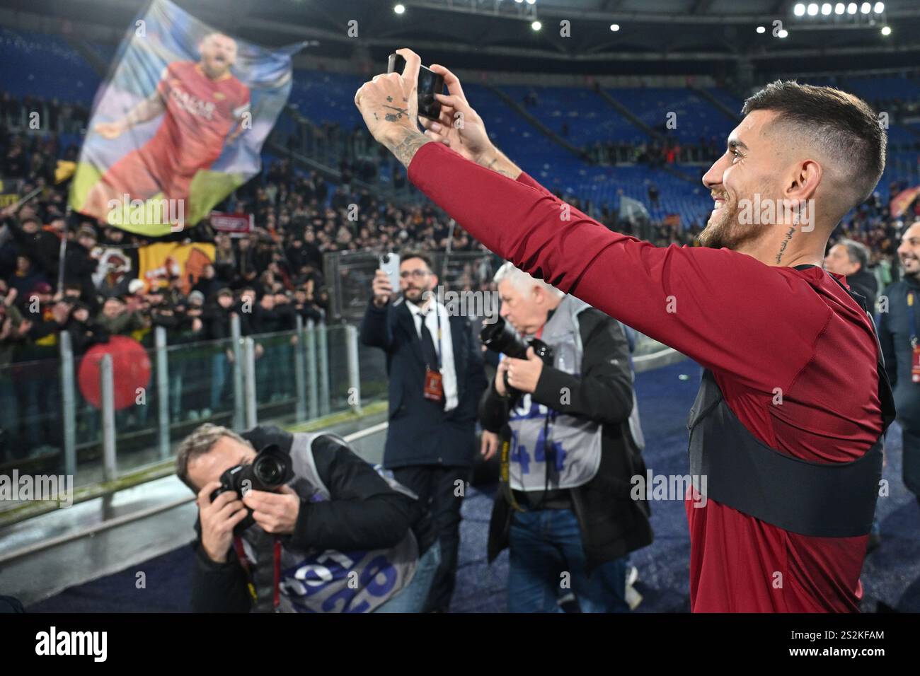 Rom, Latium. Januar 2025. Lorenzo Pellegrini von AS Roma während des Spiels der Serie A zwischen Roma und Lazio im Olympiastadion, Italien, 5. Januar 2025. AllShotLive Credit: SIPA USA/Alamy Live News Stockfoto