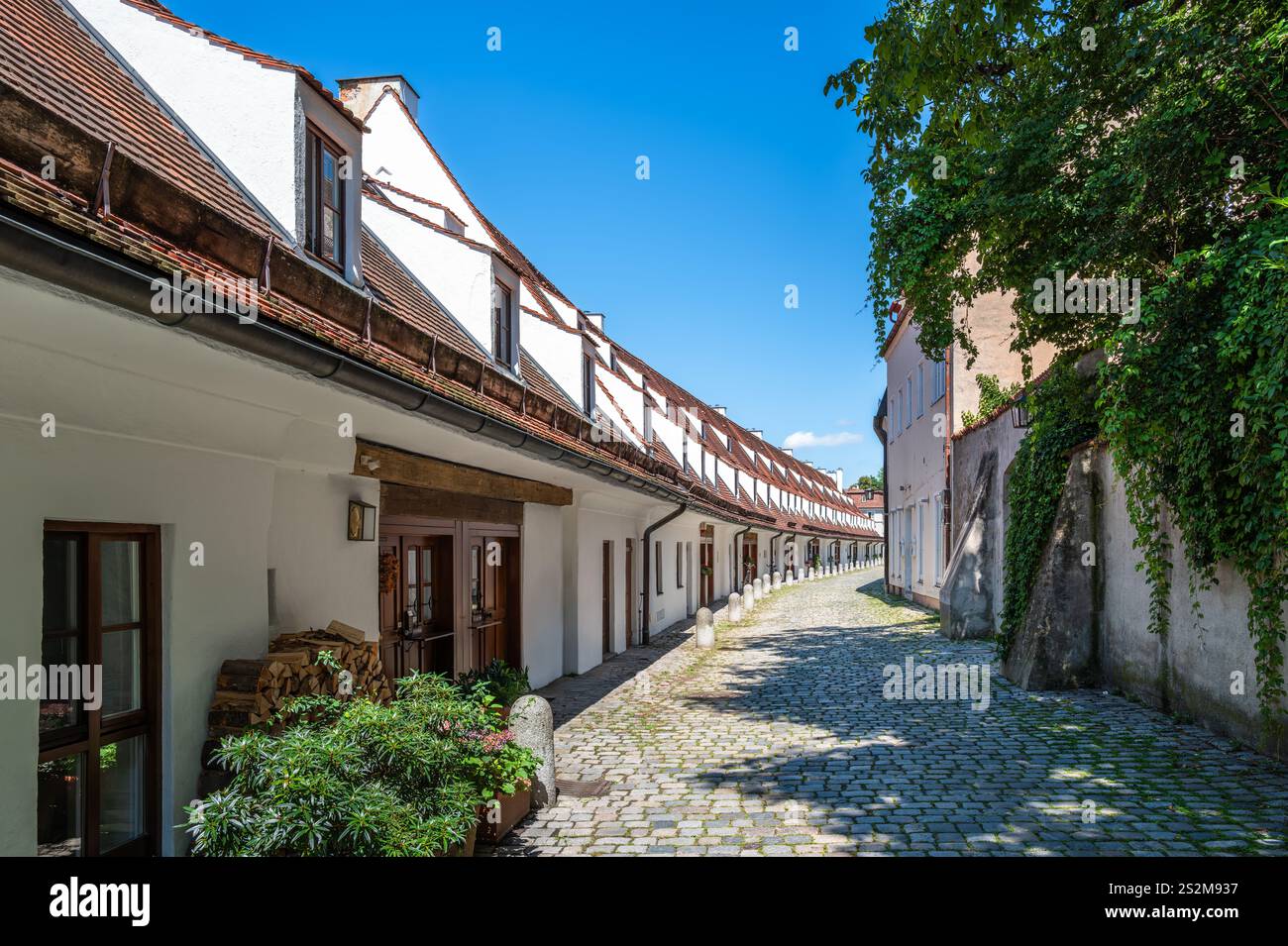 Mittelalterliche Wohngegend von Landsberg am Lech, einer malerischen Stadt in Bayern, bekannt für ihre reiche Geschichte und charmante mittelalterliche Architektur Stockfoto