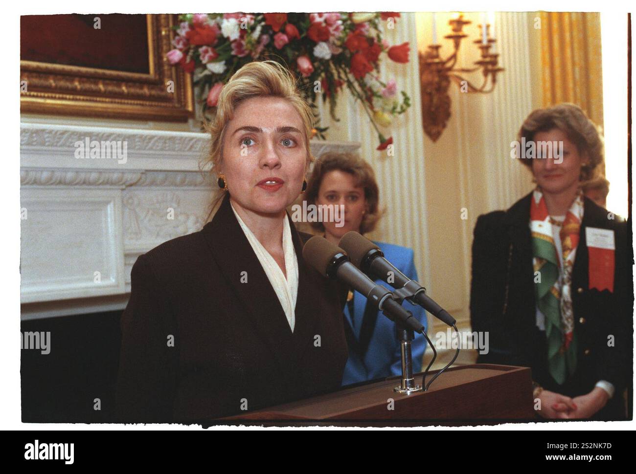 First Lady Hillary Rodham Clinton sprach vor einem Empfang für weibliche Führungskräfte in der Staatsregierung im State Dining Room im Weißen Haus (03). Stockfoto