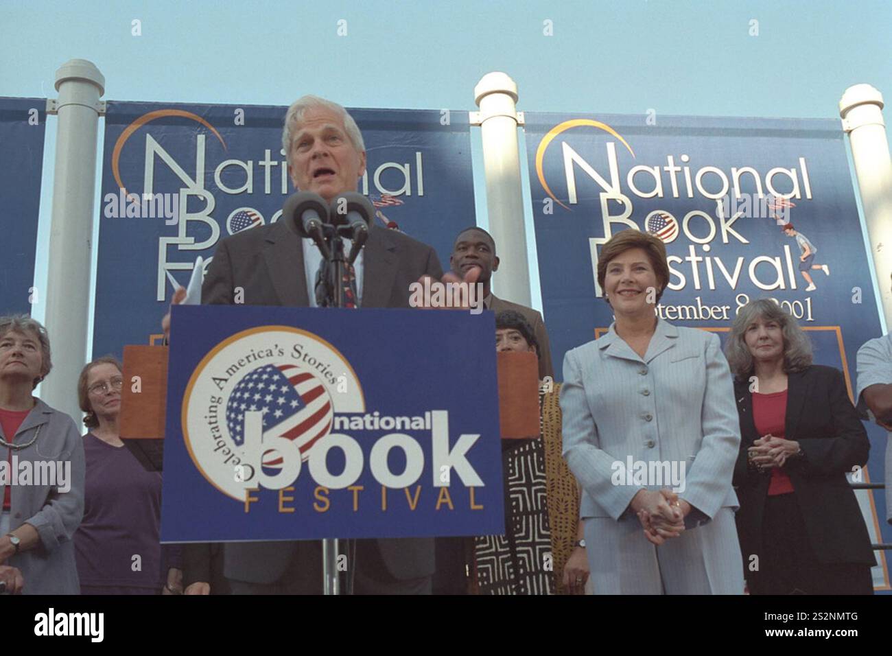 First Lady Laura Bush und Dr. James Billington nehmen an der Eröffnungszeremonie des National Book Festivals in der Library of Congress Teil. Stockfoto