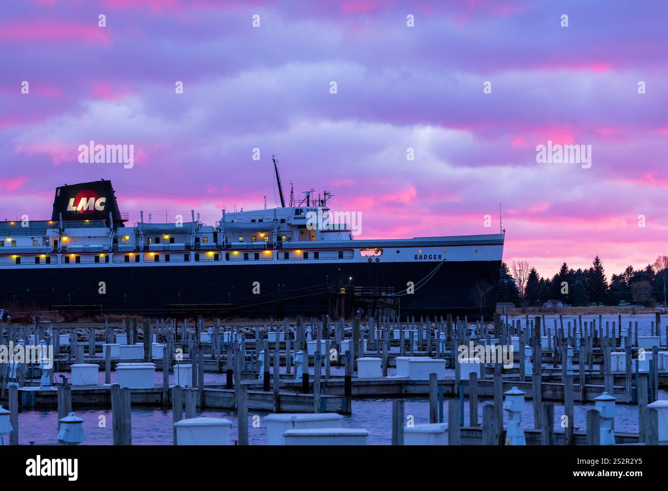 Die Lake Michigan Carferry, der SS Badger am Dock im Winterhafen Ludington, Michigan, USA. SS Badger, die Lake Michigan Carferry (LMC) ist Stockfoto