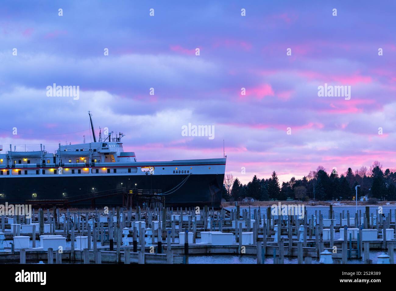 Die Lake Michigan Carferry, der SS Badger am Dock im Winterhafen Ludington, Michigan, USA. SS Badger, die Lake Michigan Carferry (LMC) ist Stockfoto