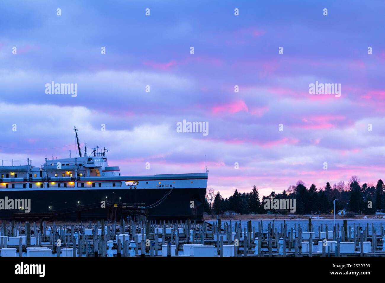 Die Lake Michigan Carferry, der SS Badger am Dock im Winterhafen Ludington, Michigan, USA. SS Badger, die Lake Michigan Carferry (LMC) ist Stockfoto
