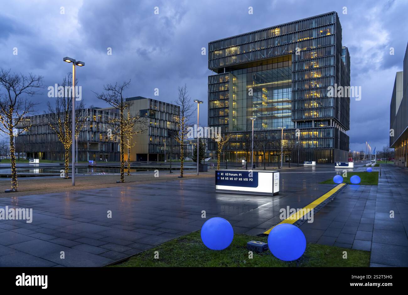 Der Ruhr Tech Campus Essen, ehemals ThyssenKrupp Campus, Hauptsitz von ThyssenKrupp, Gebäude K1, seit 2024 weitere Unternehmen wie E. EIN und S Stockfoto