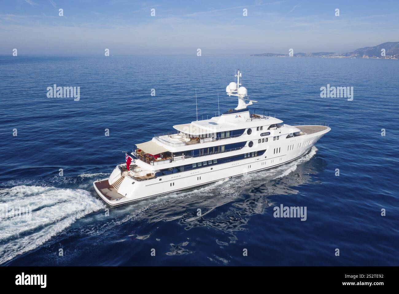Luftaufnahme 74 m Motoryacht AURORA, geliefert 2017 von der deutschen Werft Luerssen Yachts, Design Winch Design, vorbei an Roquebrune Cap Ma Stockfoto