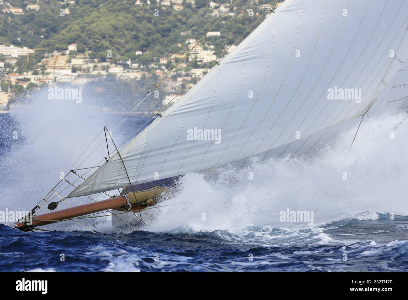 Rennen Sie die Regatta der letzten vier erhaltenen historischen Segelyachten der 15-Meter-Klasse während der Monaco Classic Week 2017, Race of the Classic Sailing Stockfoto