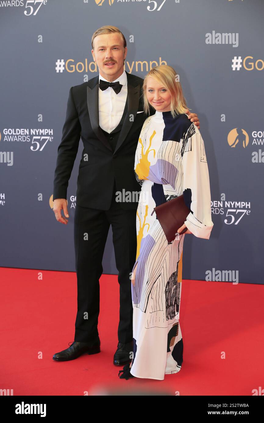 Albrecht Abraham Schuch und Anna Maria Muehe, Filmpartner in Mitten in Deutschland NSU, Red Carpet Award Ceremony Nymphes d'Or, 57. Festival de Tel Stockfoto