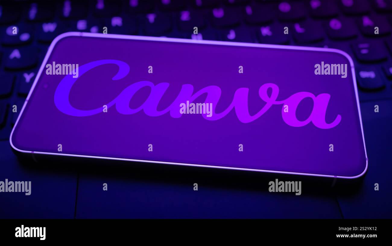 Canva-Design wird auf dem Smartphone angezeigt Stockfoto