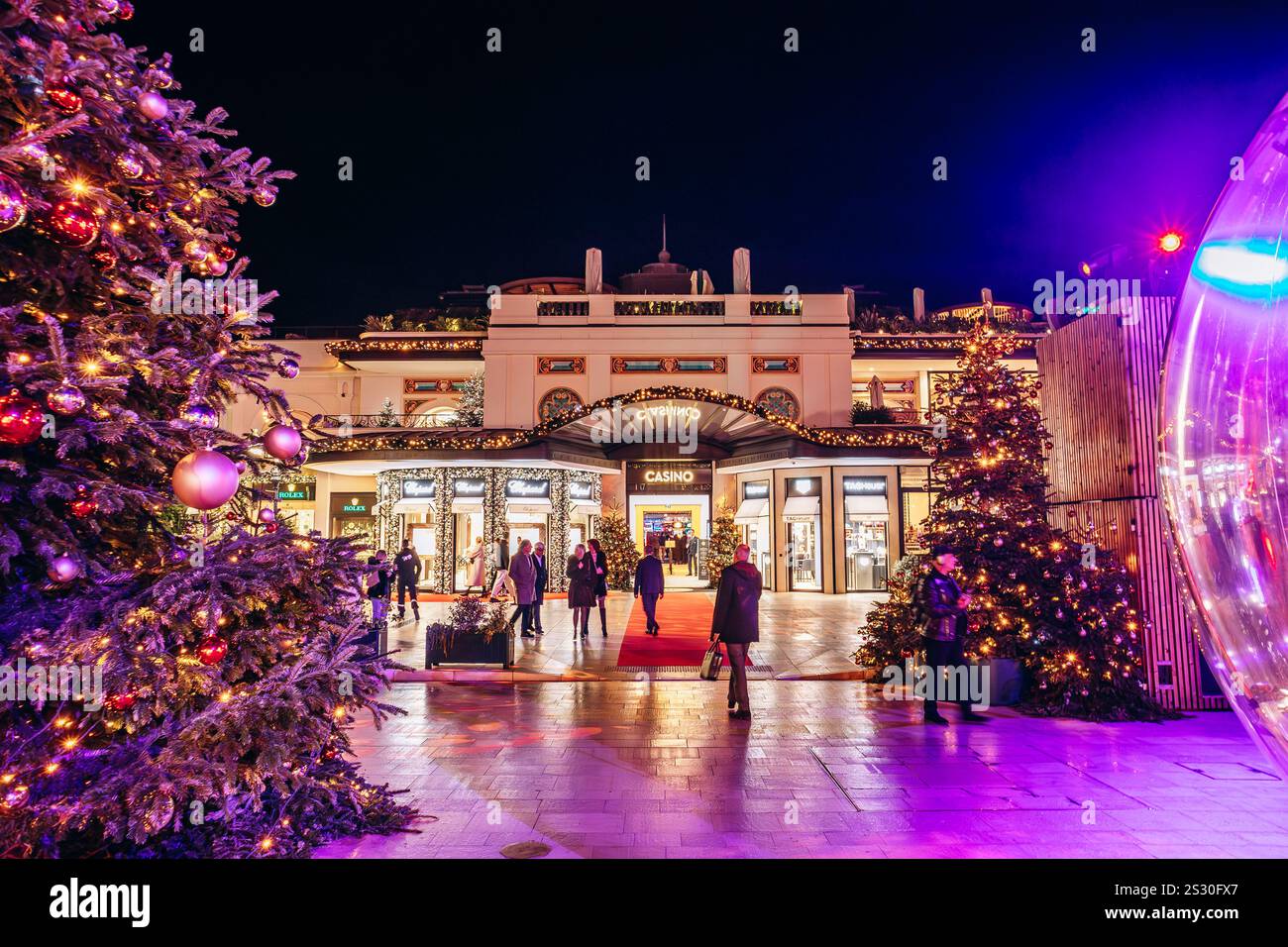 Das berühmte Café de Paris vor Weihnachten in Monte Carlo, Monaco Stockfoto