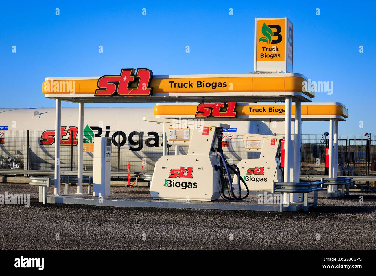 Die neue Tankstelle St1 für Flüssiggas, LGB, für Schwertransporte in Halikko, Finnland. Kreislaufwirtschaft. 30. Dezember 2024. Stockfoto