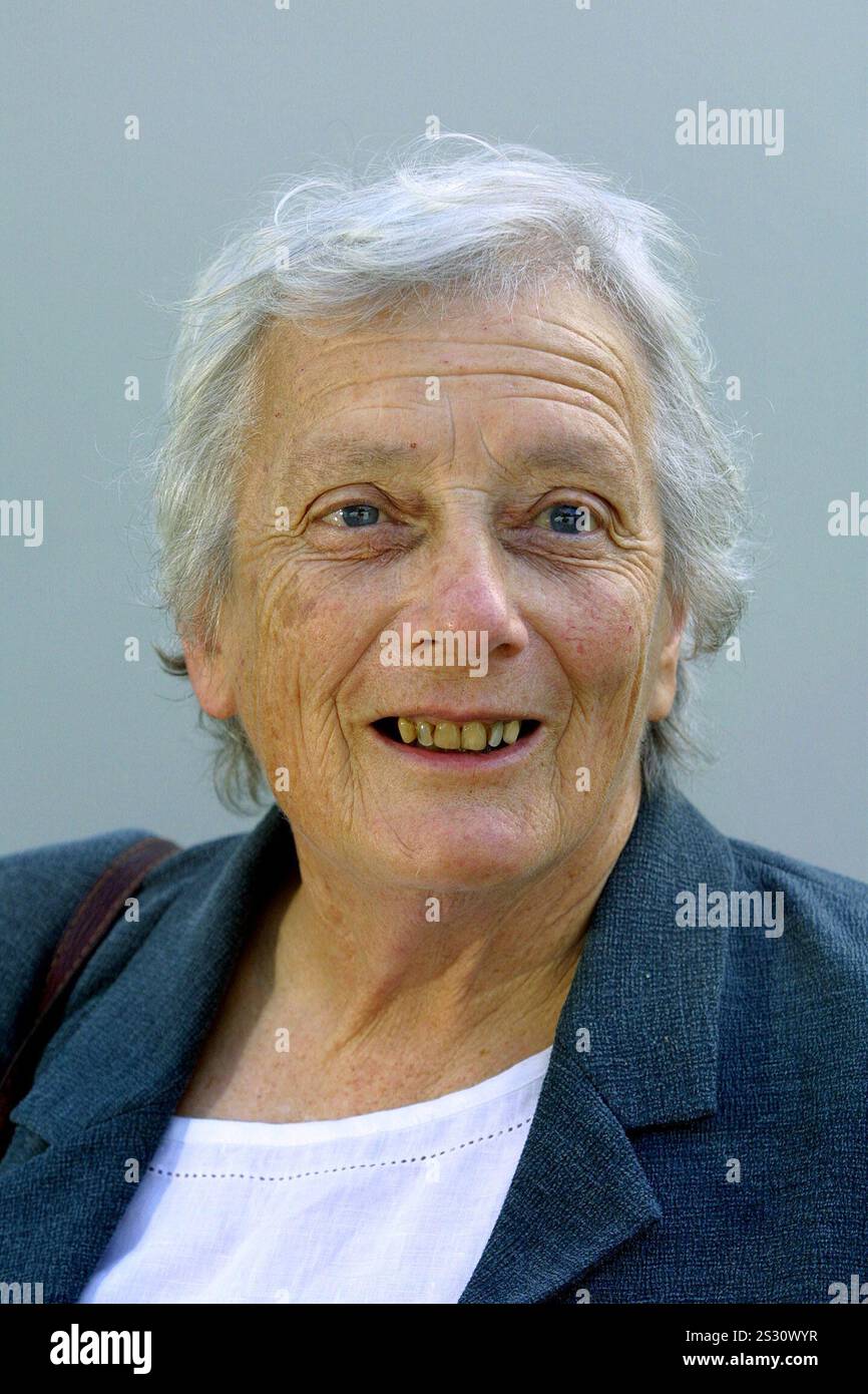 Baroness Mary Warnock, Leiterin der Warner-Kommission, die die Grundlage für die britische Gesetzgebung über Embryologie und Fruchtbarkeit legte, wurde auf dem Edinburgh International Book Festival vorgestellt, wo sie über ihre Arbeit sprach. Stockfoto