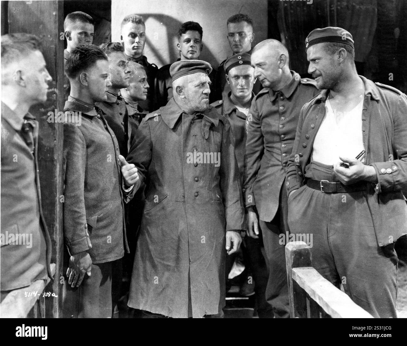 ALLES RUHIG AN DER WESTFRONT 2. Von links vorne: LEW AYRES; Mitte vorne: LOUIS WOLHEIM; 2. Von rechts SCHLANKES SUMMERVILLE; 2. Von links hinten: RUSSELL GLEASON Datum: 1930 Stockfoto