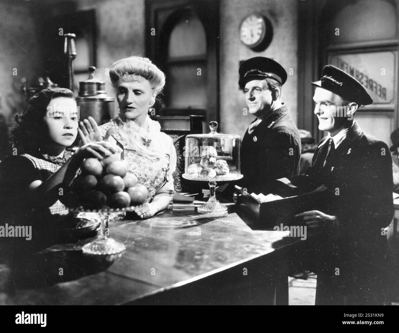 KURZE BEGEGNUNG, MARGARET BARTON, STANLEY HOLLOWAY, DENNIS HARKIN Datum: 1945 Stockfoto