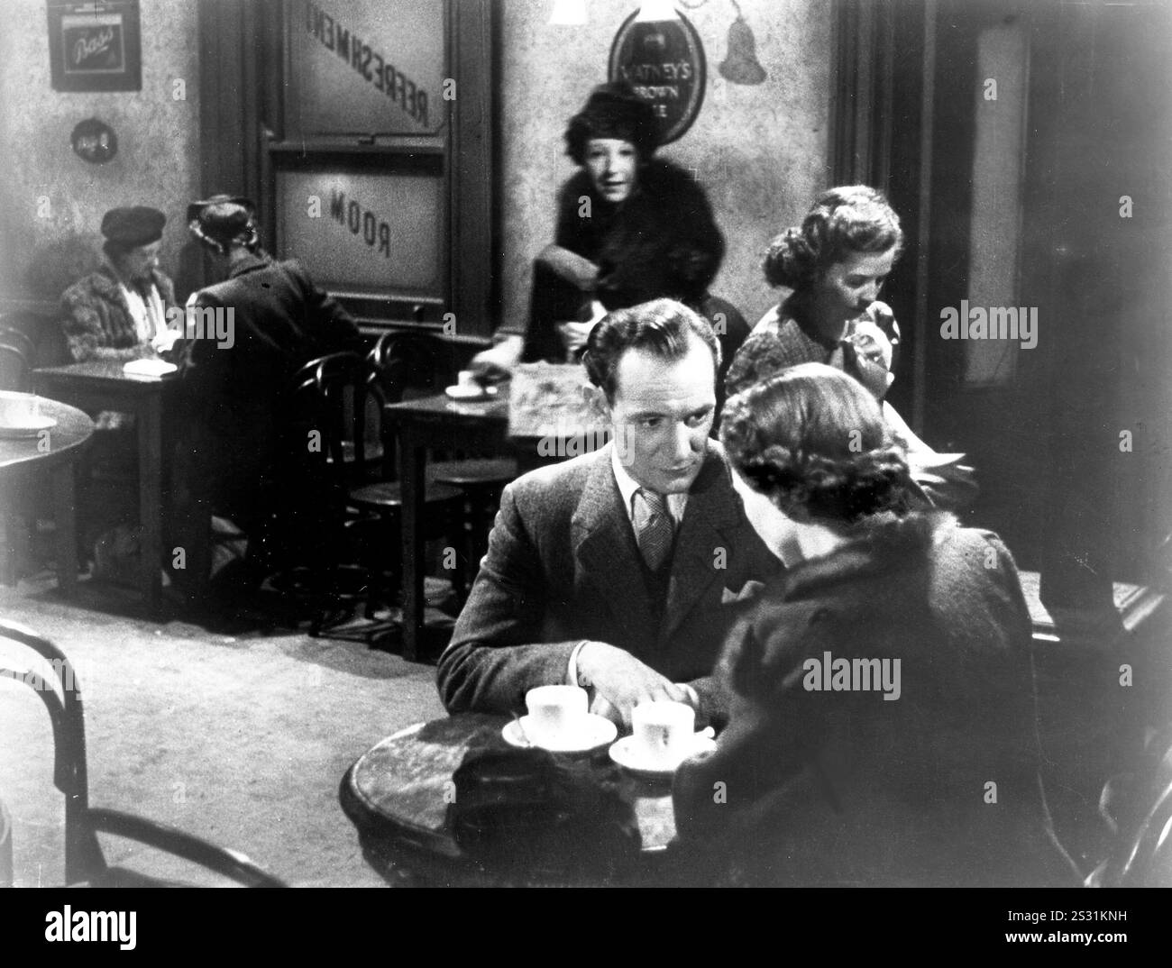 KURZE BEGEGNUNG TREVOR HOWARD, CELIA JOHNSON KURZE BEGEGNUNG Datum: 1946 Stockfoto