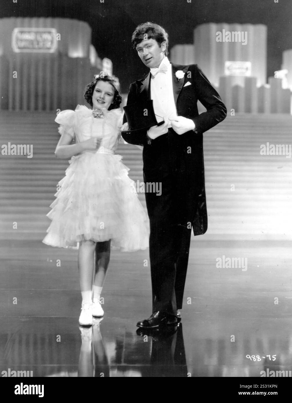 BROADWAY-MELODIE VON 1938 JUDY GARLAND, KUMPEL EBSEN Datum: 1937 Stockfoto