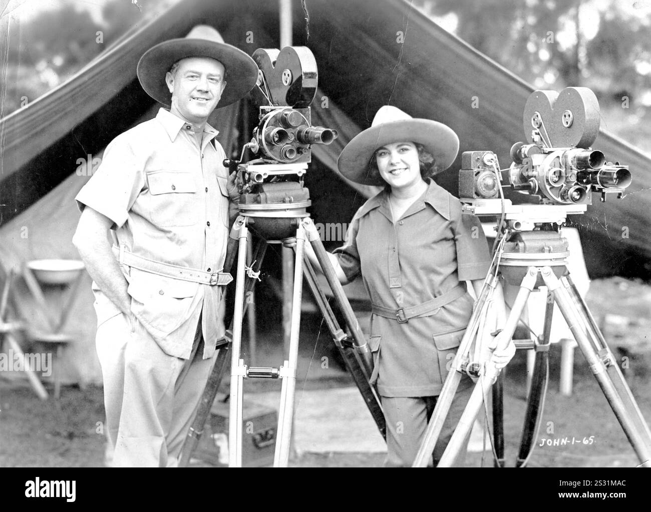 CONGORILLA MARTIN E. JOHNSON, OSA JOHNSON FI KAMERA 1920ER JAHRE BILD AUS DEM RONALD GRANT ARCHIV CONGORILLA MARTIN E. JOHNSON, OSA JOHNSON Datum: 1932 Stockfoto