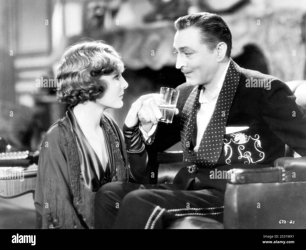ABENDESSEN IM ACHT KAREN MORLEY UND JOHN BARRYMORE BILD AUS DEM RONALD GRANT ARCHIV Datum: 1933 Stockfoto