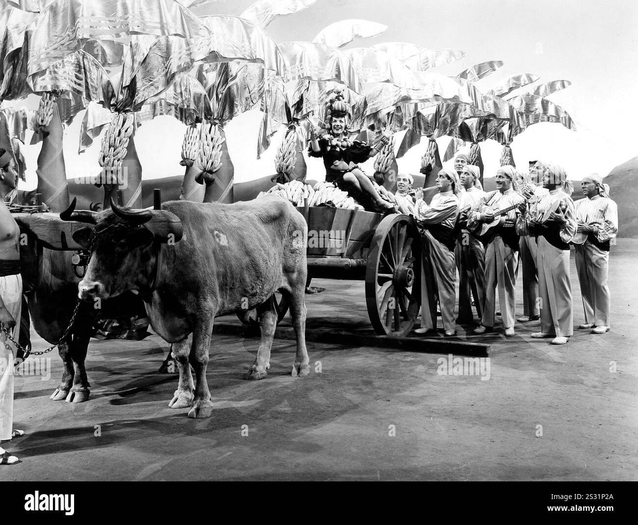 DIE MÄDCHEN, DIE ER HINTER CARMEN MIRANDA ZURÜCKGELASSEN HAT Datum: 1944 Stockfoto