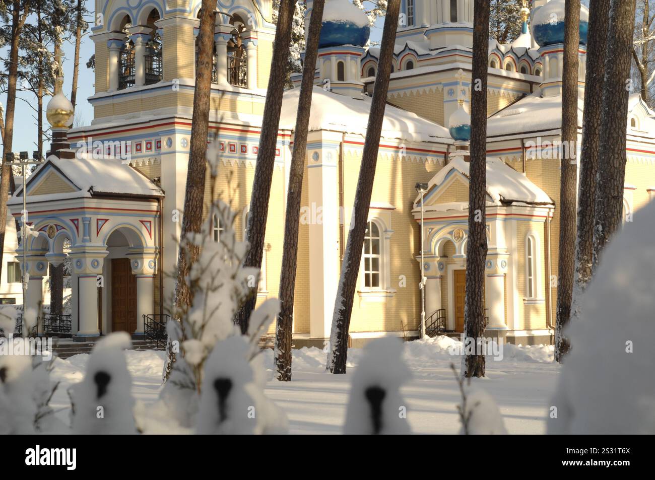 Wenn du eine Pause machst und von allem wegkommst. Genießen Sie die Stille zwischen Architektur und Natur. Stockfoto