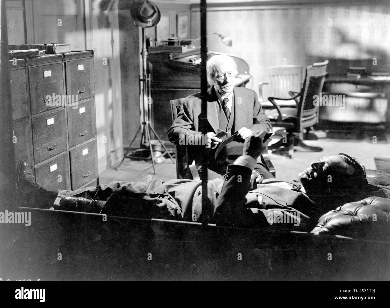 MYSTERIÖSE EINDRINGLINGE COLUMBIA BILDER Datum: 1946 Stockfoto