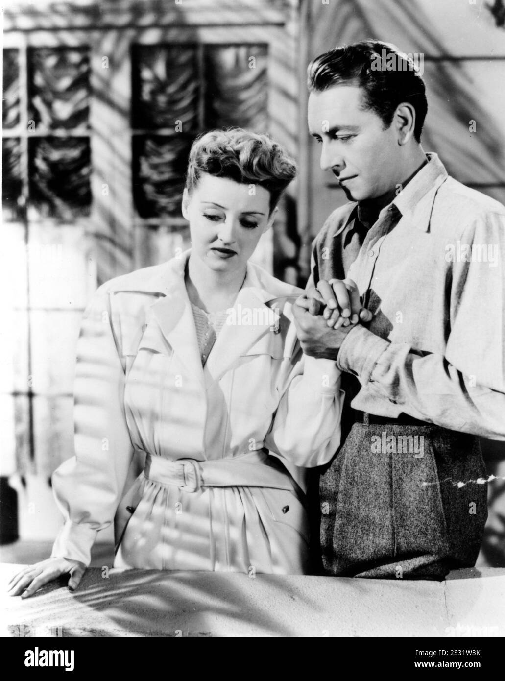 JETZT VOYAGER BETTE DAVIS UND PAUL HENREID Datum: 1942 Stockfoto