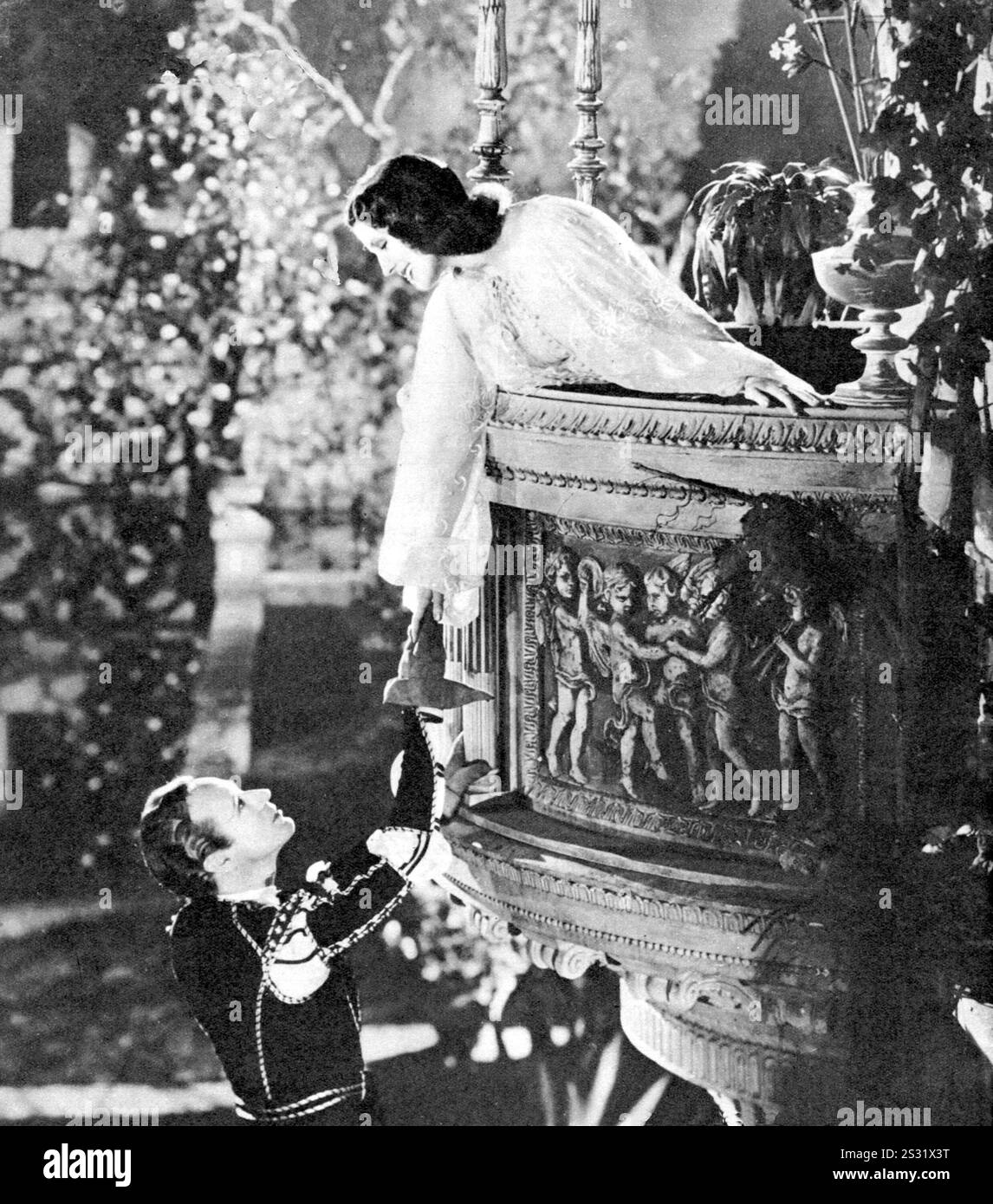 ROMEO UND JULIET Leslie Howard Norma Shearer BILD AUS DEM RONALD GRANT ARCHIV ROMEO UND JULIET Leslie Howard Norma Shearer Datum: 1936 Stockfoto