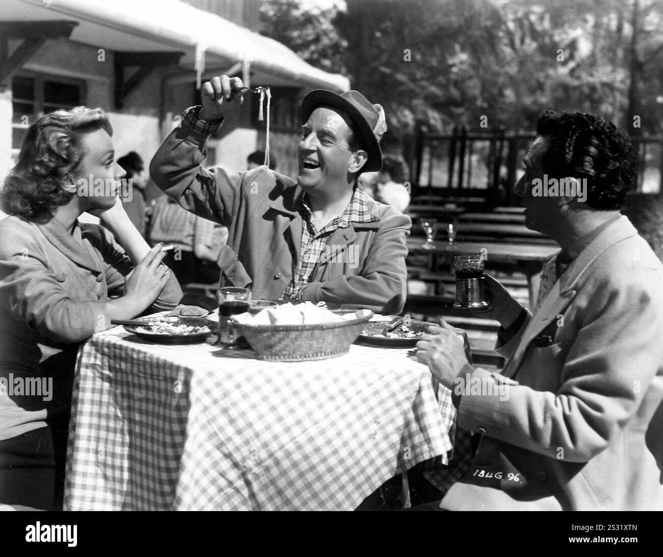 SNOWBOUND CENTER STANLEY HOLLOWAY Datum: 1948 Stockfoto