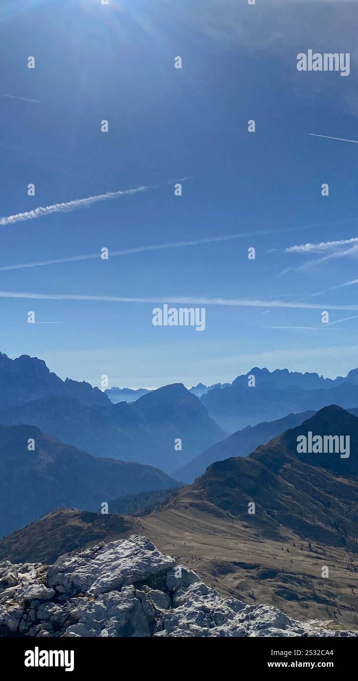 Berge, Berg, Schattenspiel - Smartphone-aufgenommenes Stockfoto