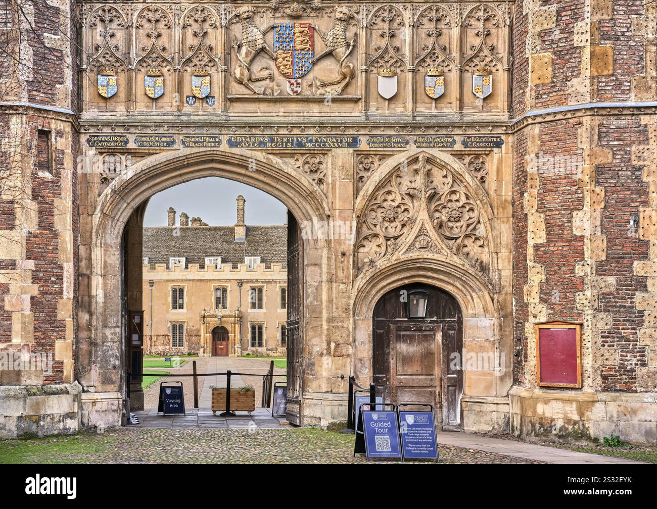 Haupteingang zum Trinity College, University of Cambridge, England, Eröffnung am Silvesterabend 2024 Stockfoto