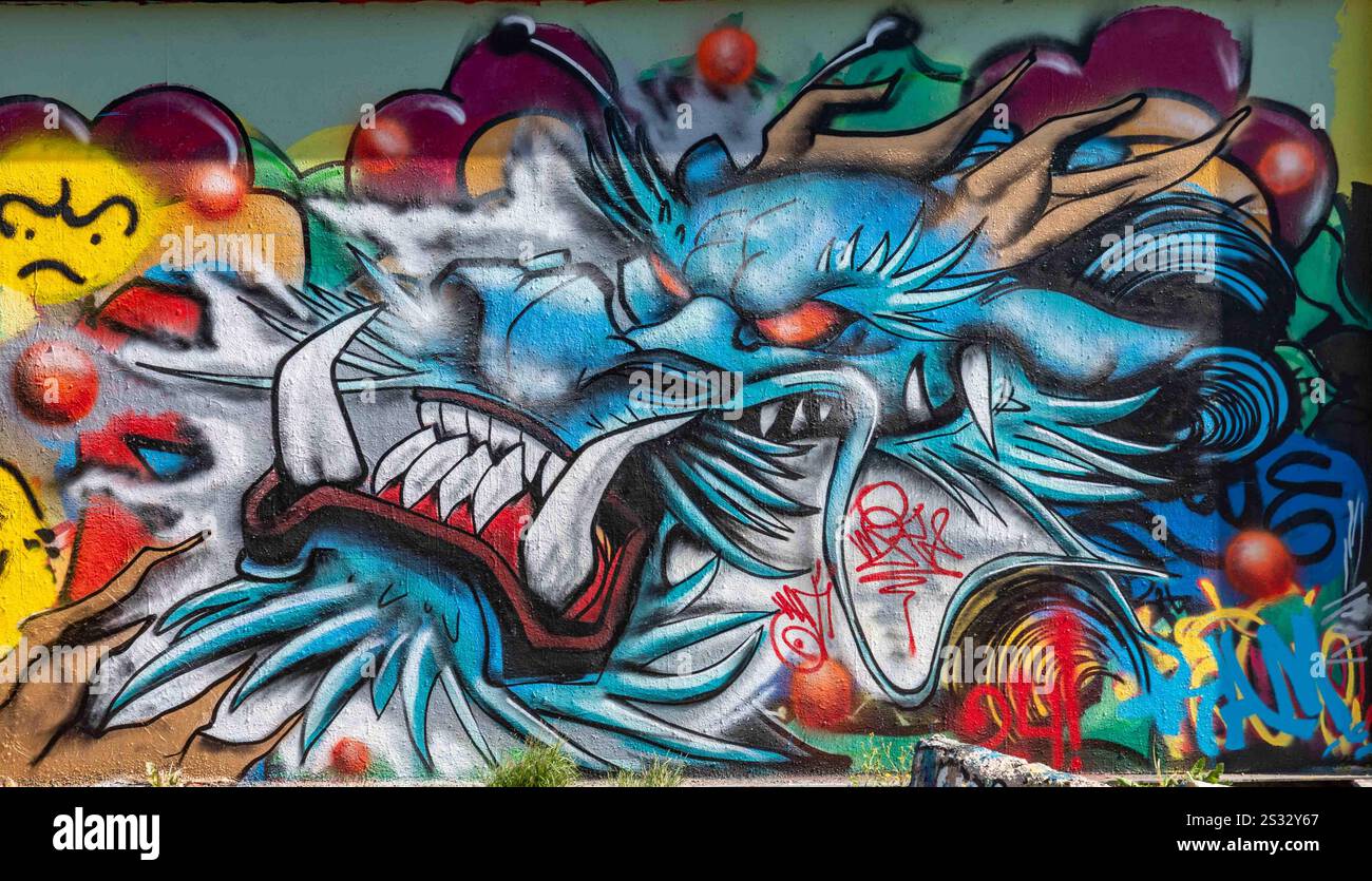 Street Art Wandgemälde Graffiti an der Suvilahti Graffiti Wand in Helsinki, Finnland. Stockfoto