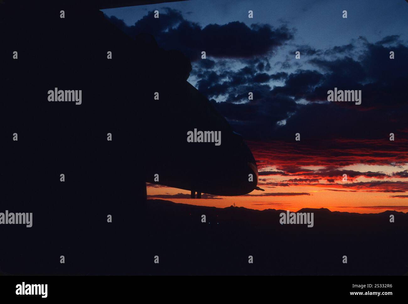 Montana ANG F-16A bei Sonnenuntergang am 5-Minuten-Alarm am Tag 1, 120FIG, Davis-Monthan AFB, AZ. Stockfoto