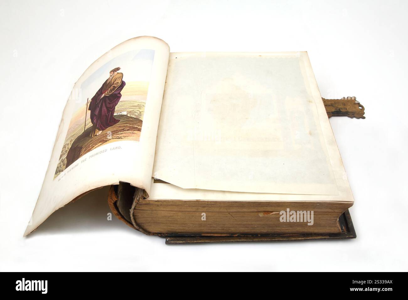 Antikes Leder gebunden 1800er Brown's Self-Interpreting Family Bible mit Old and New Testament John G Murdoch Veröffentlichung mit Messingverschluss, der krank zeigt Stockfoto