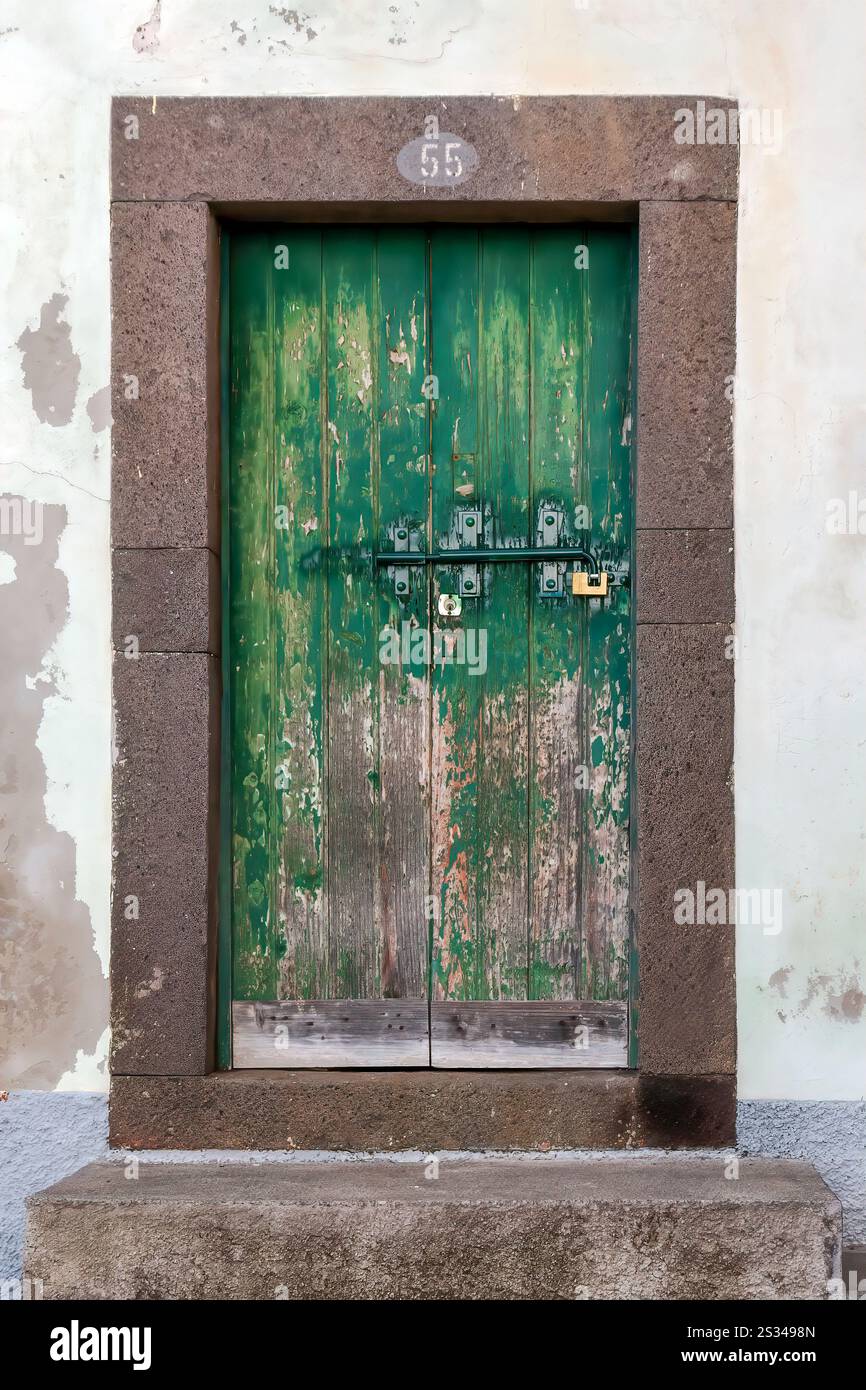 Verwitterten grünen Tür Stockfoto