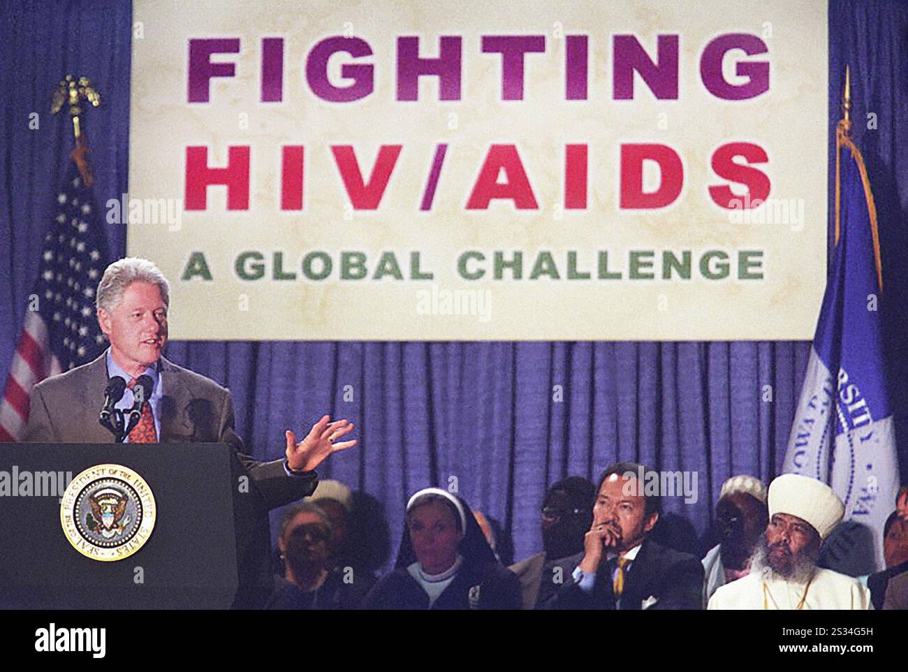 US-Präsident Bill Clinton spricht bei der Veranstaltung zum World AIDS Day, Rankin Chapel, Howard University, Washington, D.C. USA, Ralph Alswang, Fotografie Büro des Weißen Hauses, 1. Dezember 2000 Stockfoto