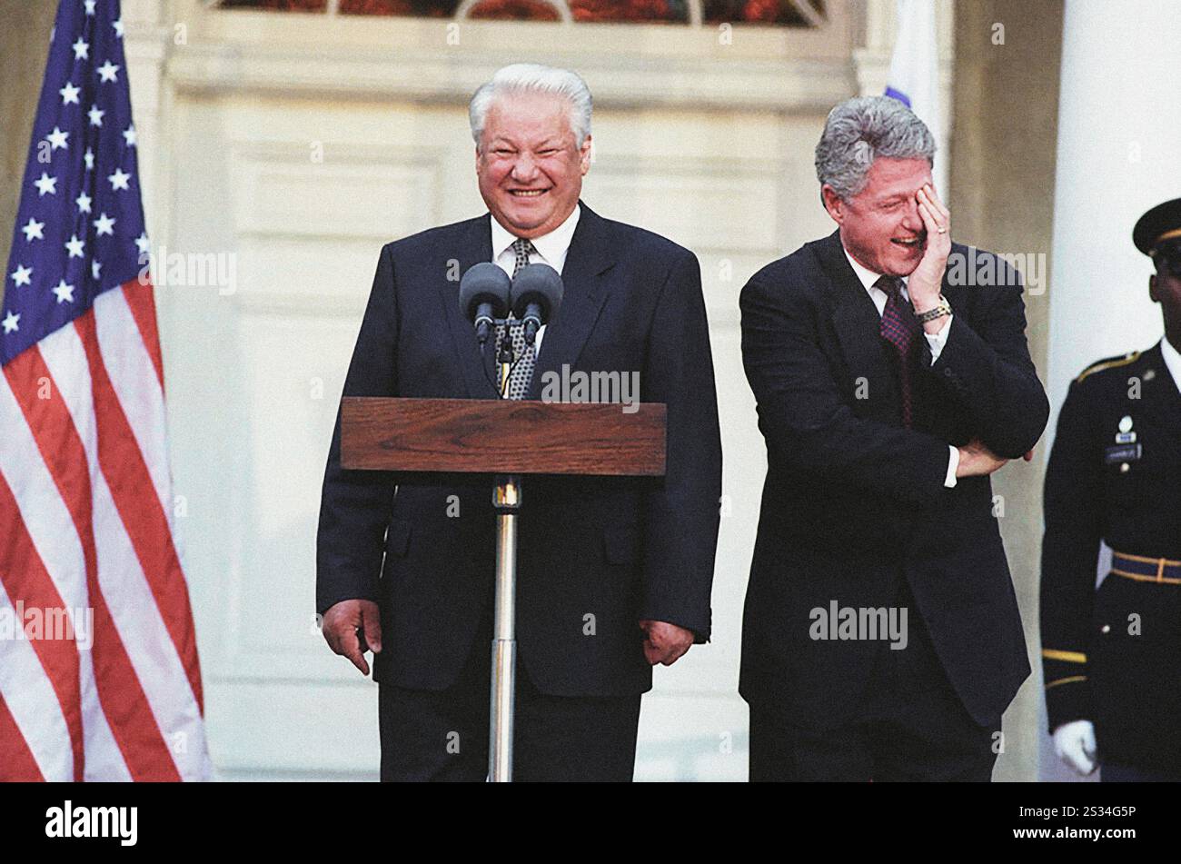US-Präsident Bill Clinton und Präsident Boris Jelzin von Russland während der Pressekonferenz, Franklin D. Roosevelt Library, Hyde Park, New York, USA, Ralph Alswang, White House Photography Office, 23. Oktober 1995 Stockfoto