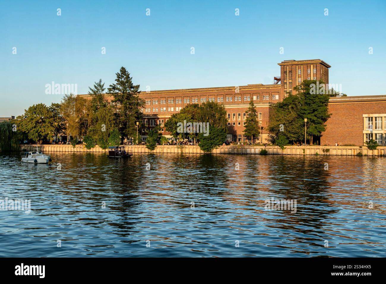 Funkhaus Nalepastrasse, DDR-Radio, ehemalige Sperrholzfabrik, Blick über die Spree, Oberschöneweide, Berlin-Treptow-Köpenick, Stockfoto