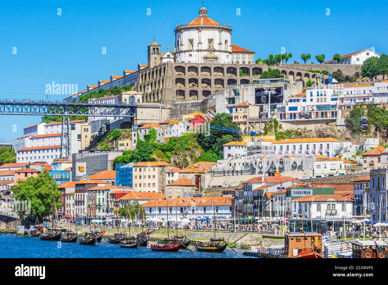 Blick auf Porto hier im Stadtteil Cais da Ribeira, Portugal Stockfoto