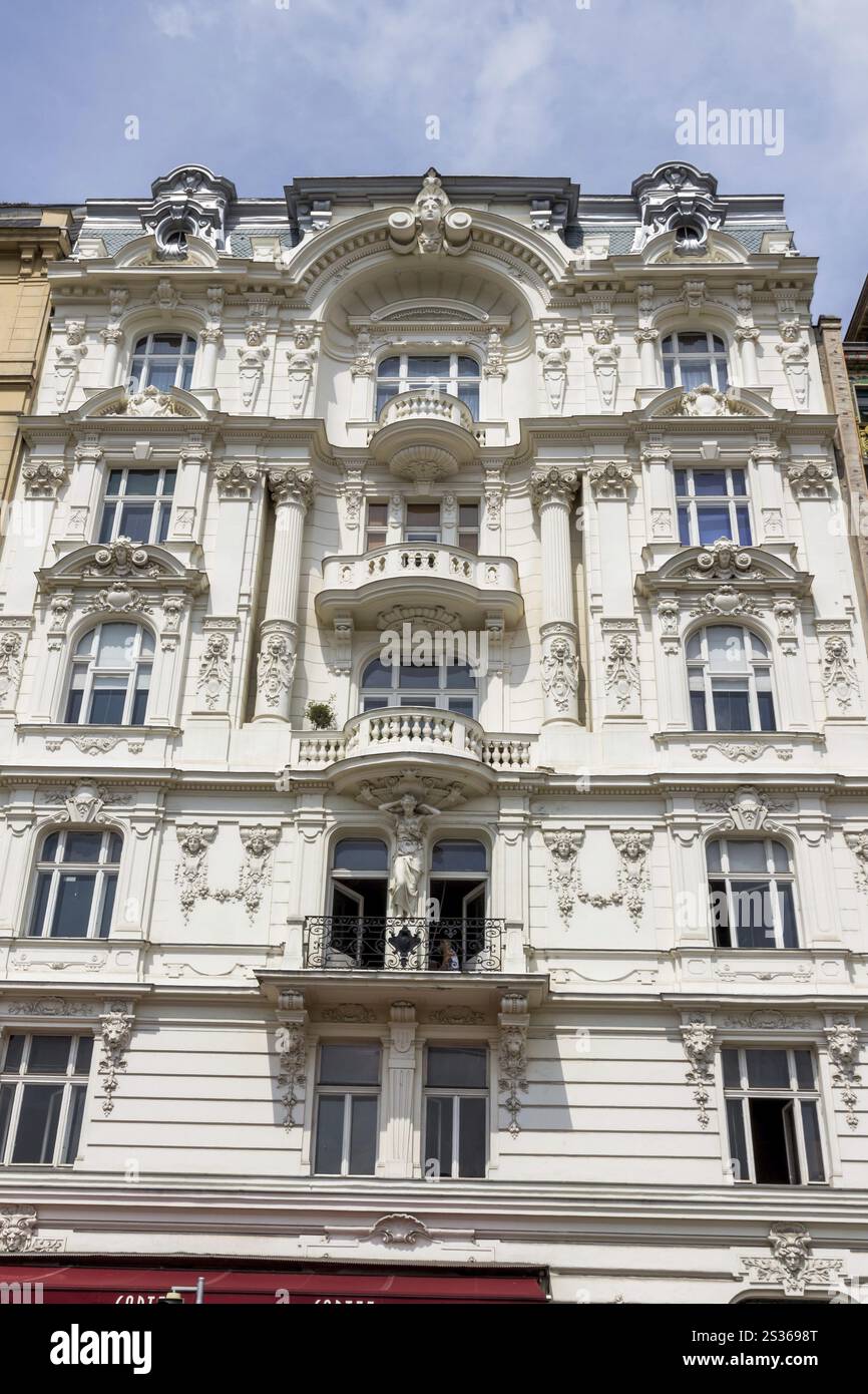 Österreich, Wien. Am Naschmarkt gibt es mehrere schöne Jugendstilgebäude. Österreich, Europa Stockfoto