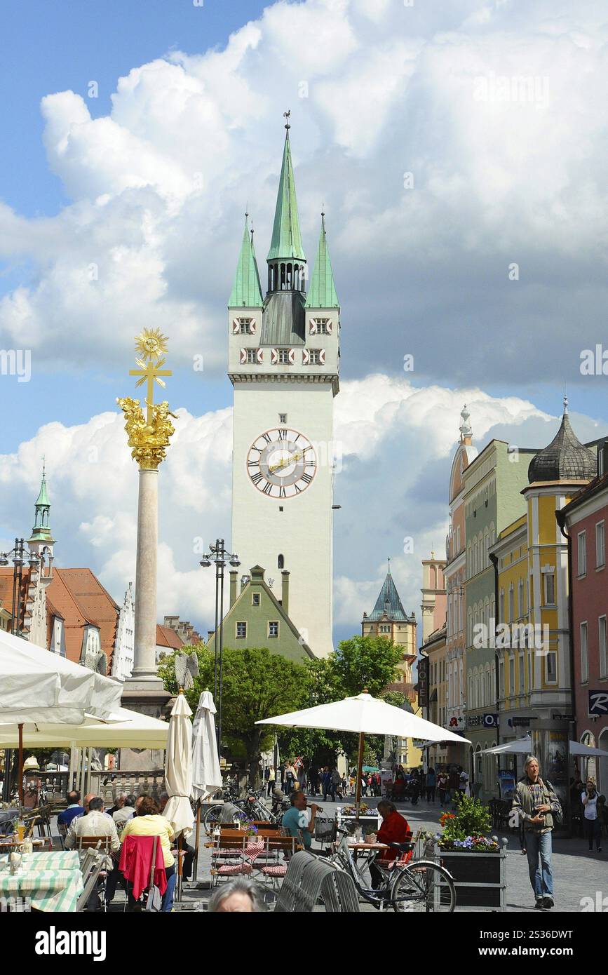 Straubinger Stadtturm und Marktplatz Stockfoto