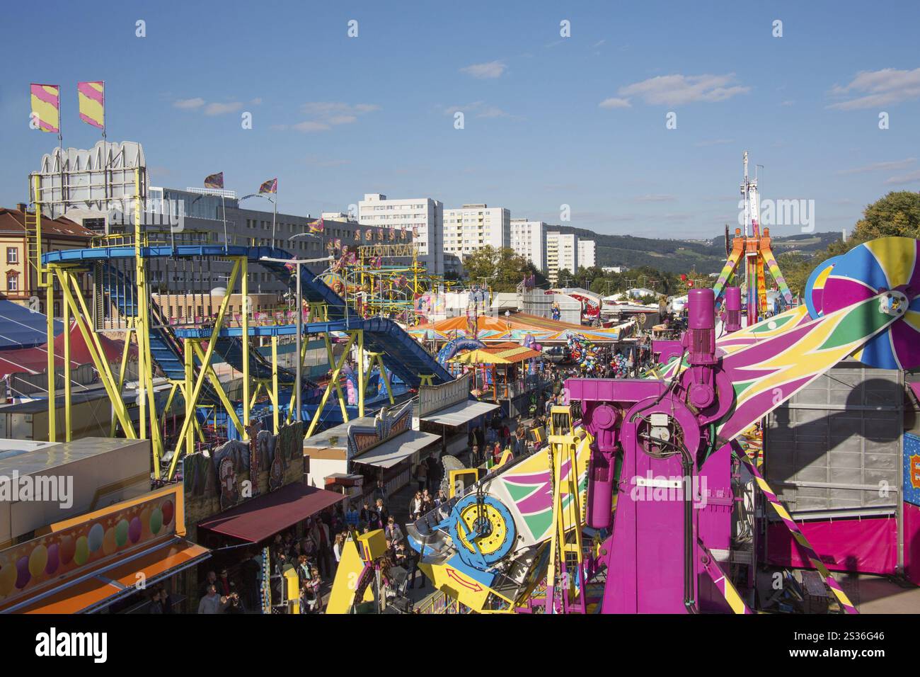 Die Urharan Messe - Urfahrmarkt - in Linz, Österreich. Vom Riesenrad aus gesehen. Österreich Stockfoto