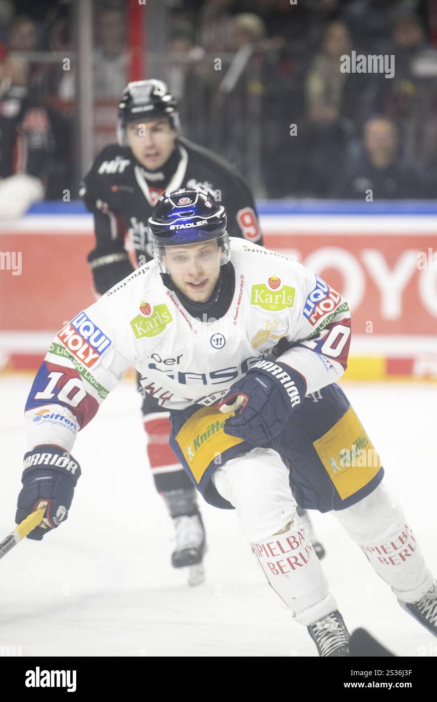 Köln, LanxessArena, Nordrhein-Westfalen, Lean Bergmann (Eisbaeren Berlin, #10), PENNY DEL, Koelner Haie- Eisbaeren Berlin am 07/01/2025 im L Stockfoto