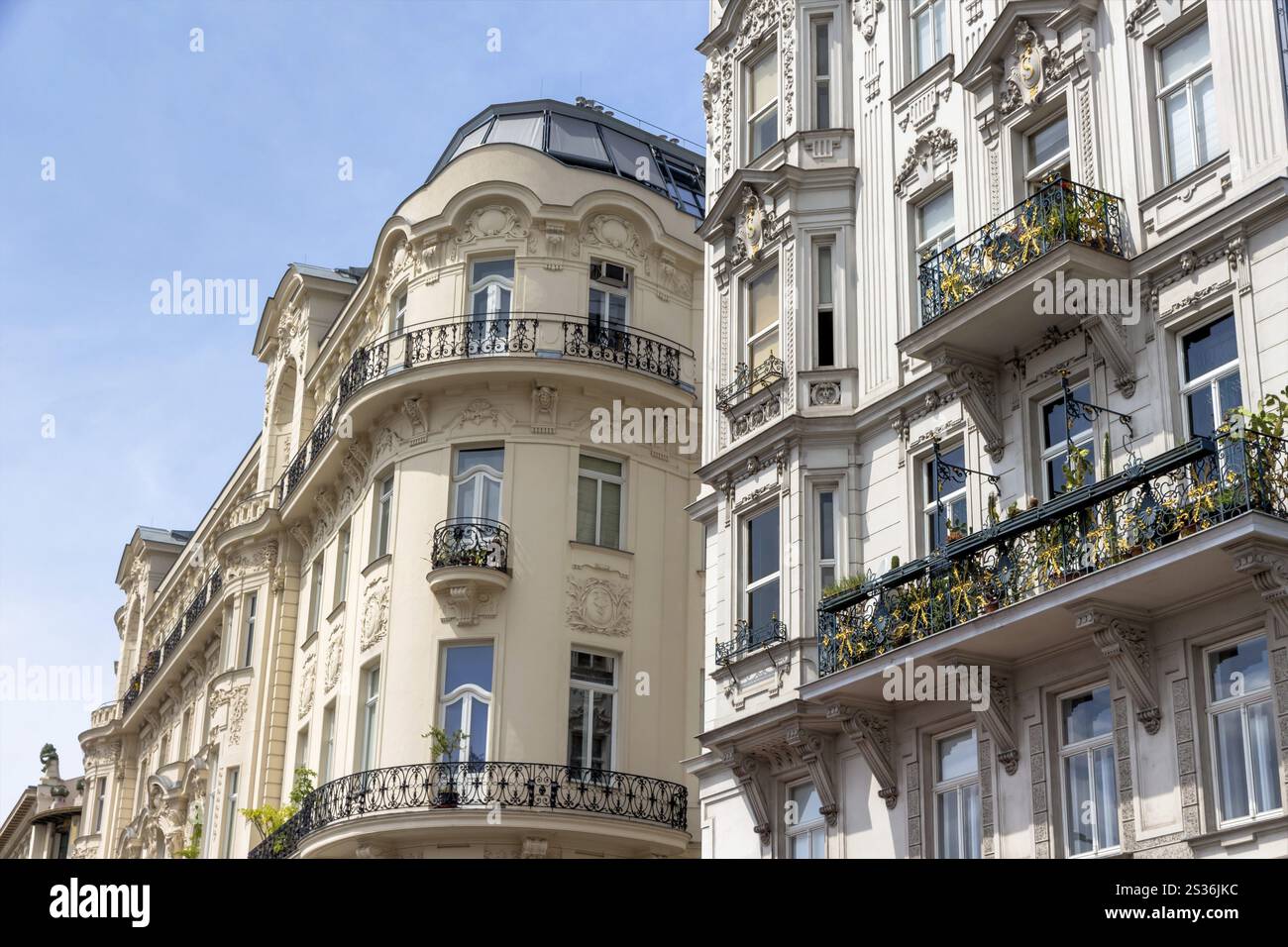 Österreich, Wien. Am Naschmarkt gibt es mehrere schöne Jugendstilgebäude. Österreich, Europa Stockfoto