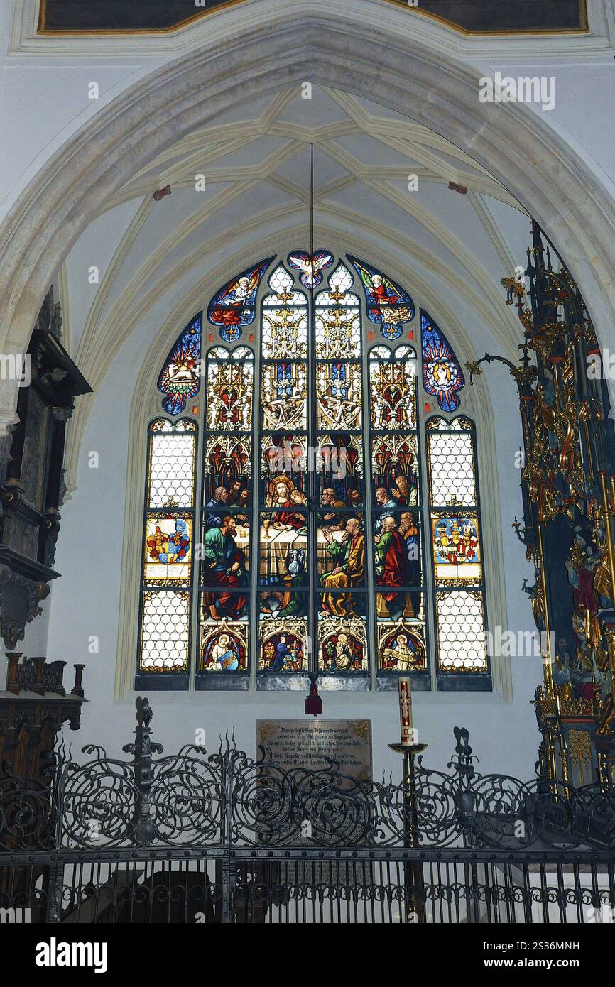 Kirchenfenster der Basilika St. Jakob in Straubing, Bayern Stockfoto